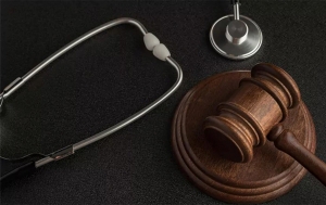 Empresa é condenada pela Justiça por demitir funcionário com HIV