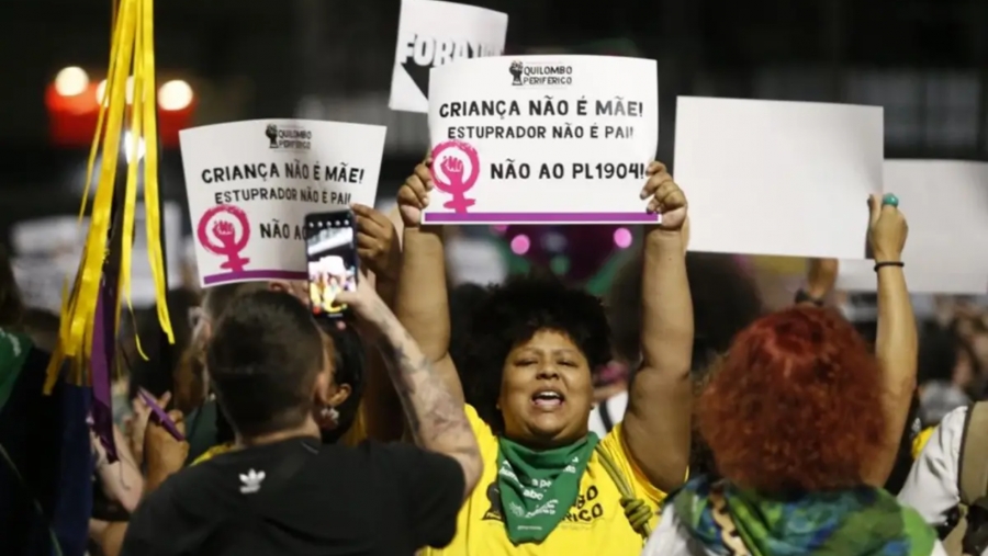 Pressão popular enfraquece apoio do Centrão ao PL que equipara aborto a homocídio