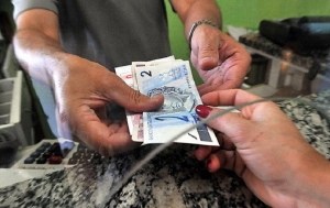 Começa renegociação de dívidas para população com renda a partir de dois salários mínimos