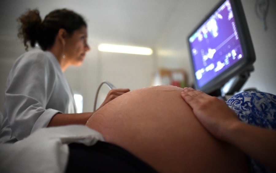 Justi&ccedil;a garante a gr&aacute;vida direito de trabalhar em casa durante pandemia