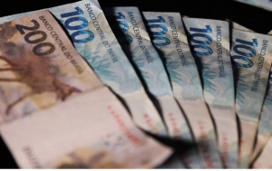 Câmara aprova limite ao juros rotativos do cartão de crédito