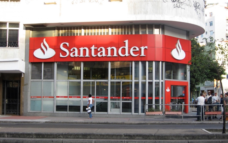 Trabalhadores desmentem Santander, que na propaganda afirma celebrar a diversidade