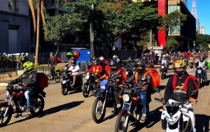 PL de proteção a entregadores de aplicativos está parado na Câmara há 18 meses