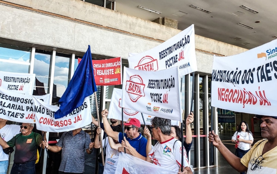 Governo alega dificuldades e frustra servidores federais, que devem ficar sem reajuste em 2024