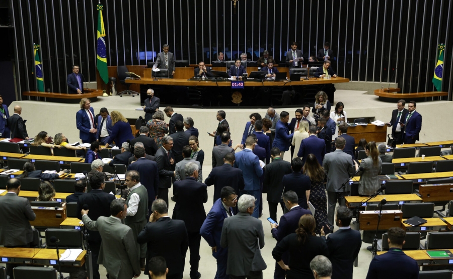 Arcabouço fiscal, reforma tributária e CPMI do 8 de janeiro: quinzena quente antecede recesso parlamentar em Brasília